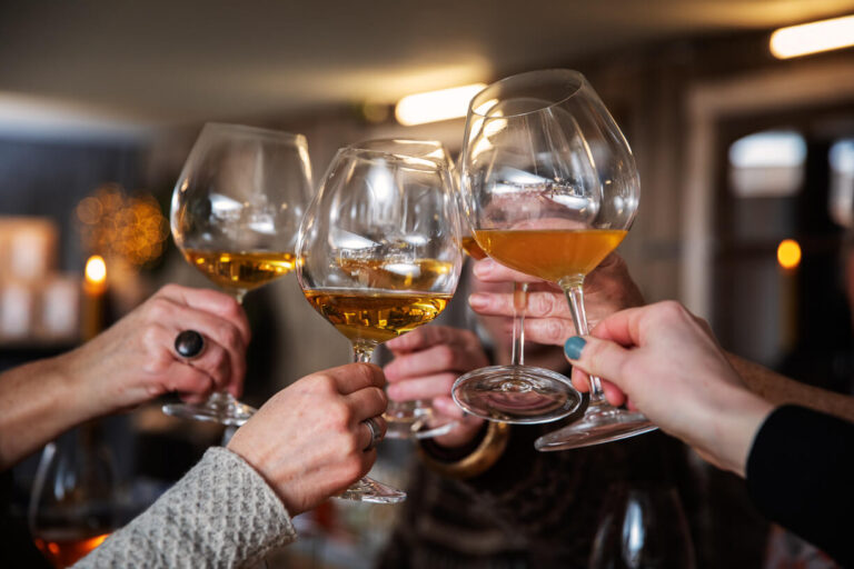 Matälskares guide till lokala delikatesser i Köping med omnejd